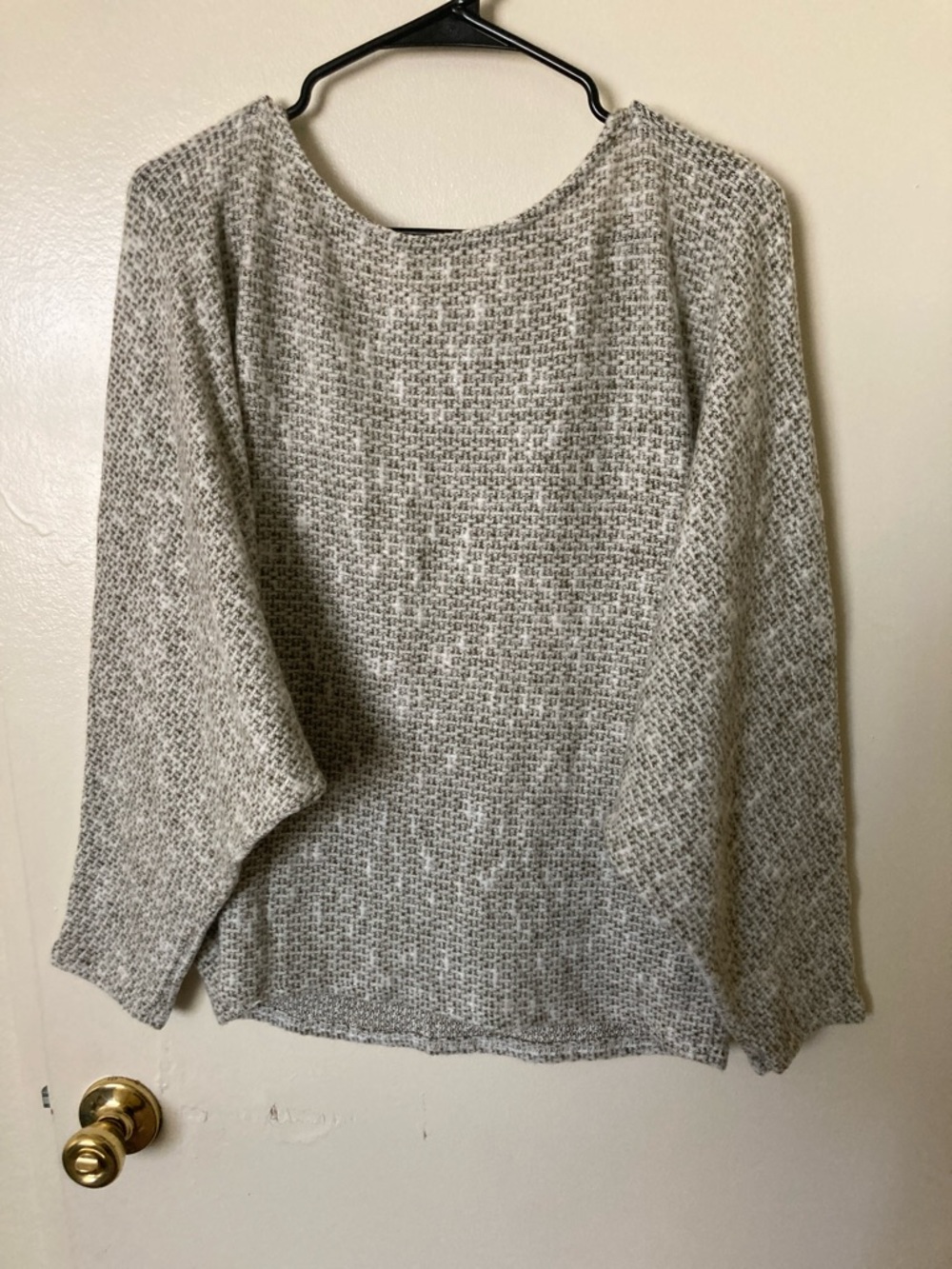 Cozy Women's Textured Crewneck Sweater - Light Gray